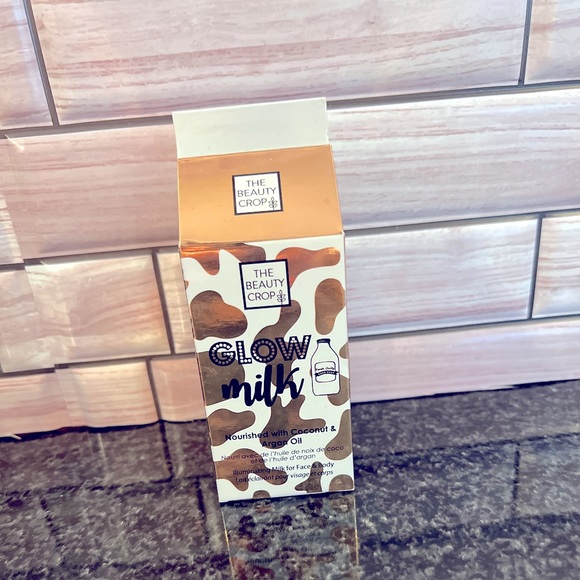 🛑 SOLD OUT 🛑 THE BEAUTY CROP LIQUID HIGHLIGHTER - Picture 5 of 10